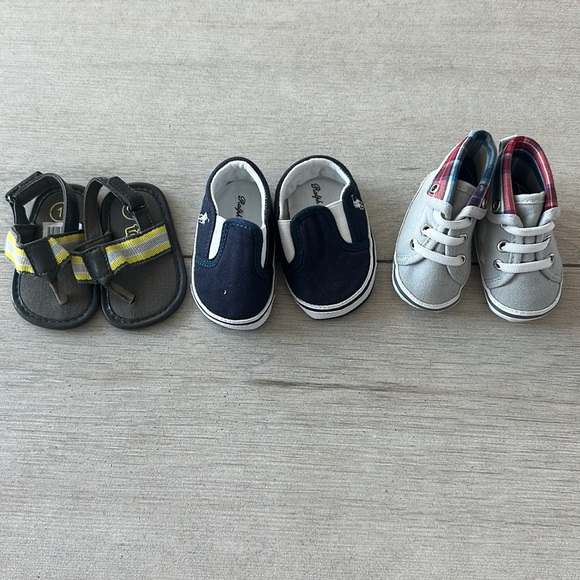 Bundle of newborn shoes - size 1 - Picture 1 of 3